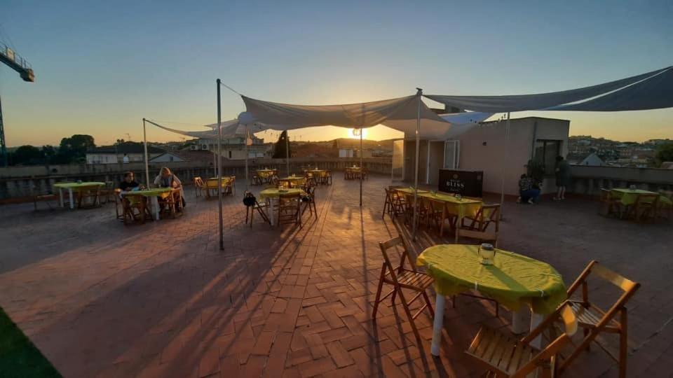 Hotel Fonda Neus Sant Sadurní dʼAnoia Esterno foto