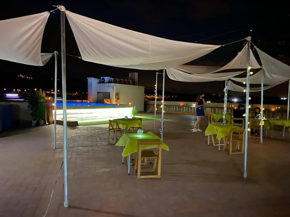 Hotel Fonda Neus Sant Sadurní dʼAnoia Esterno foto