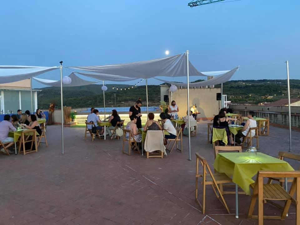 Hotel Fonda Neus Sant Sadurní dʼAnoia Esterno foto