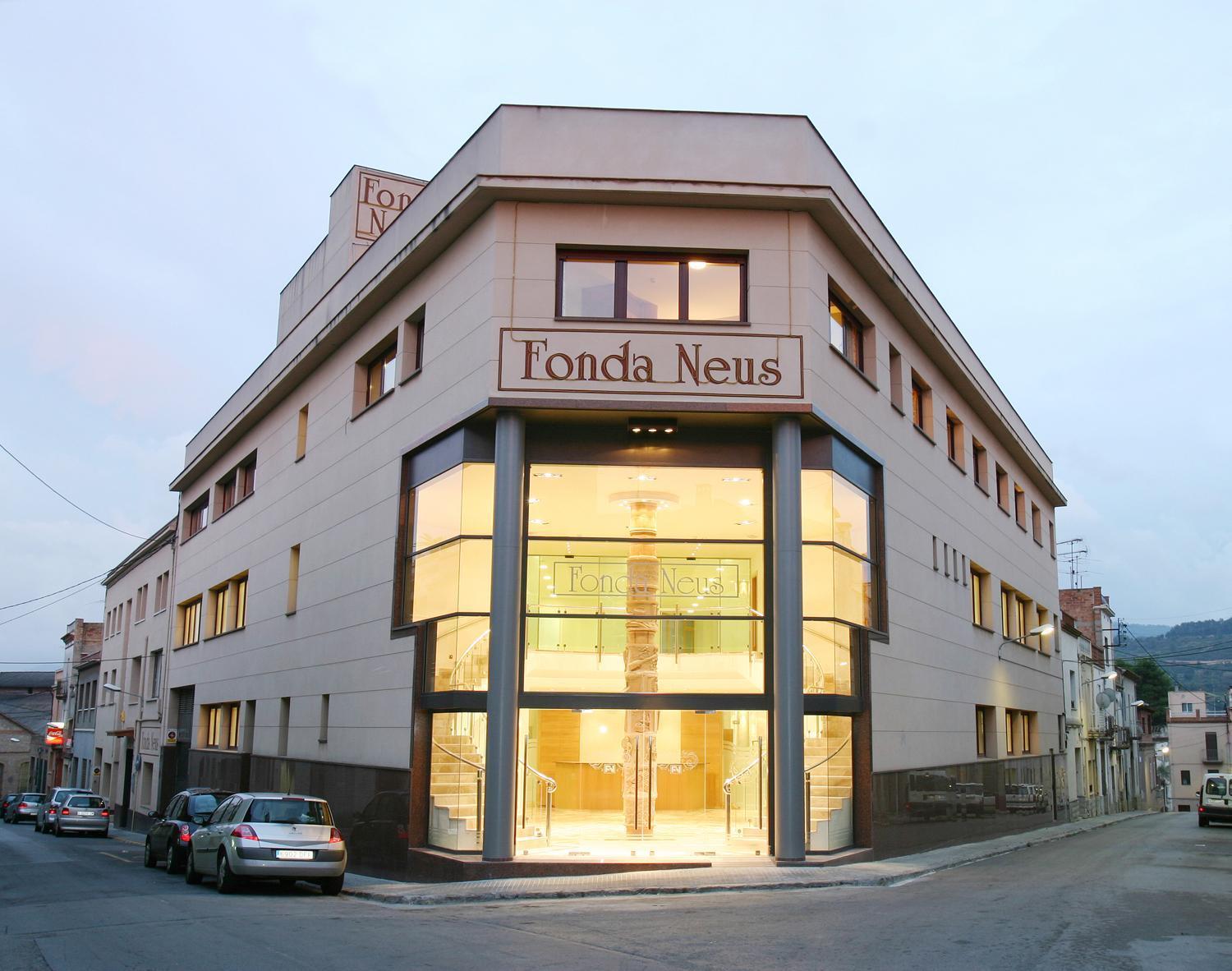 Hotel Fonda Neus Sant Sadurní dʼAnoia Esterno foto