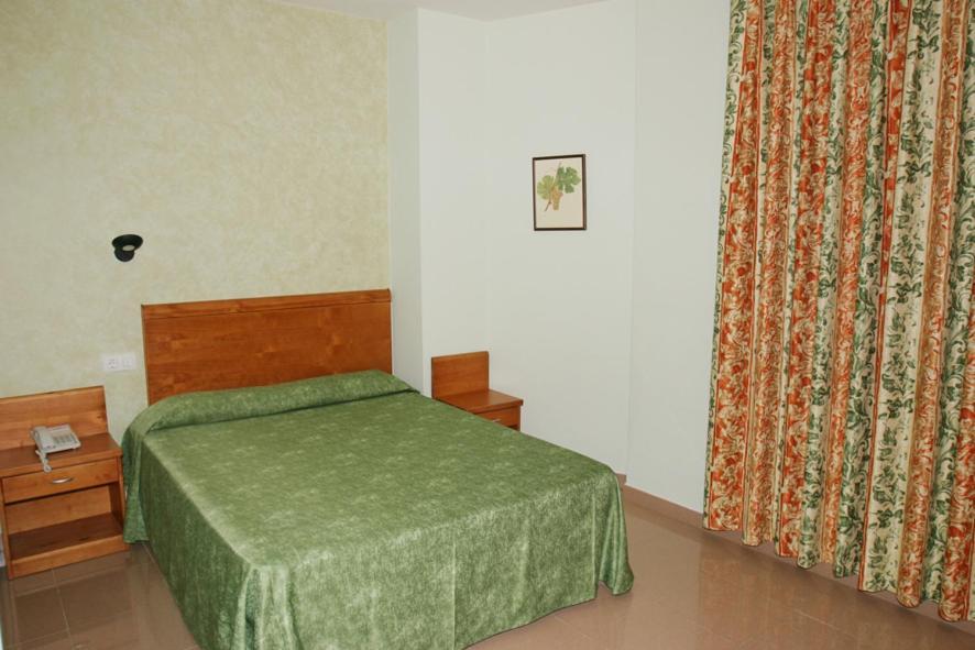 Hotel Fonda Neus Sant Sadurní dʼAnoia Esterno foto