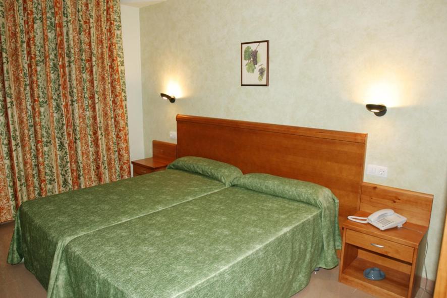 Hotel Fonda Neus Sant Sadurní dʼAnoia Esterno foto