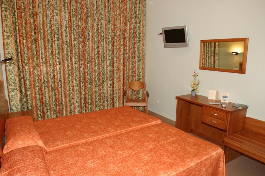 Hotel Fonda Neus Sant Sadurní dʼAnoia Esterno foto