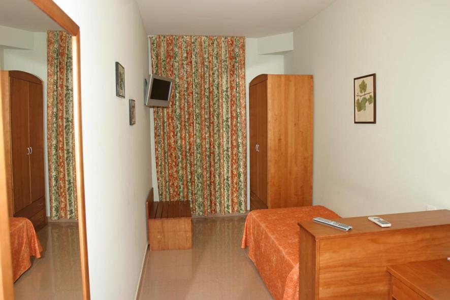 Hotel Fonda Neus Sant Sadurní dʼAnoia Esterno foto