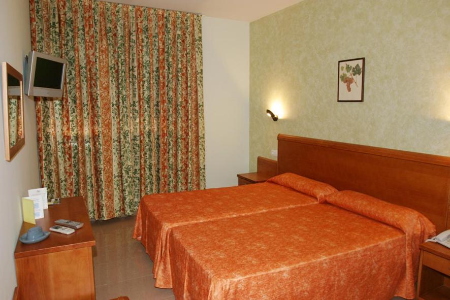 Hotel Fonda Neus Sant Sadurní dʼAnoia Camera foto