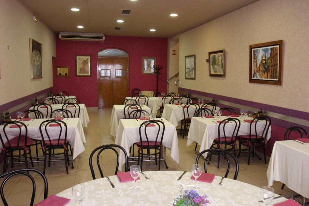 Hotel Fonda Neus Sant Sadurní dʼAnoia Esterno foto