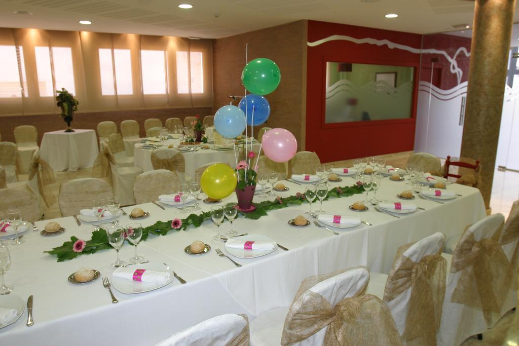 Hotel Fonda Neus Sant Sadurní dʼAnoia Esterno foto