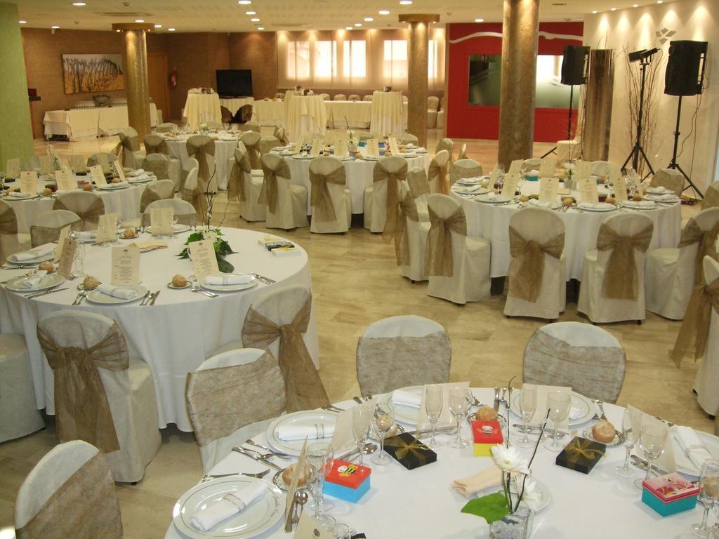 Hotel Fonda Neus Sant Sadurní dʼAnoia Esterno foto