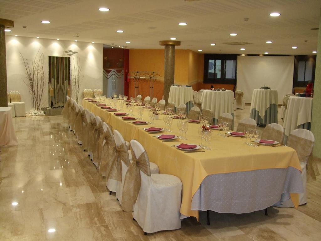 Hotel Fonda Neus Sant Sadurní dʼAnoia Esterno foto