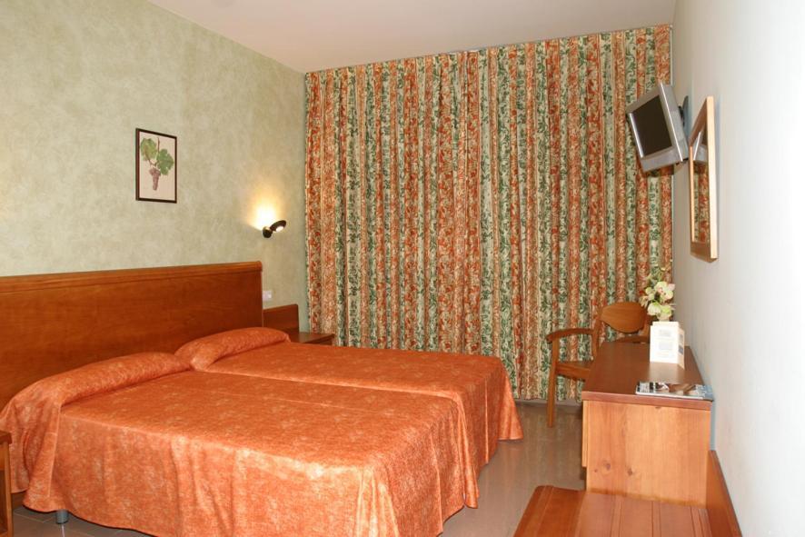 Hotel Fonda Neus Sant Sadurní dʼAnoia Camera foto